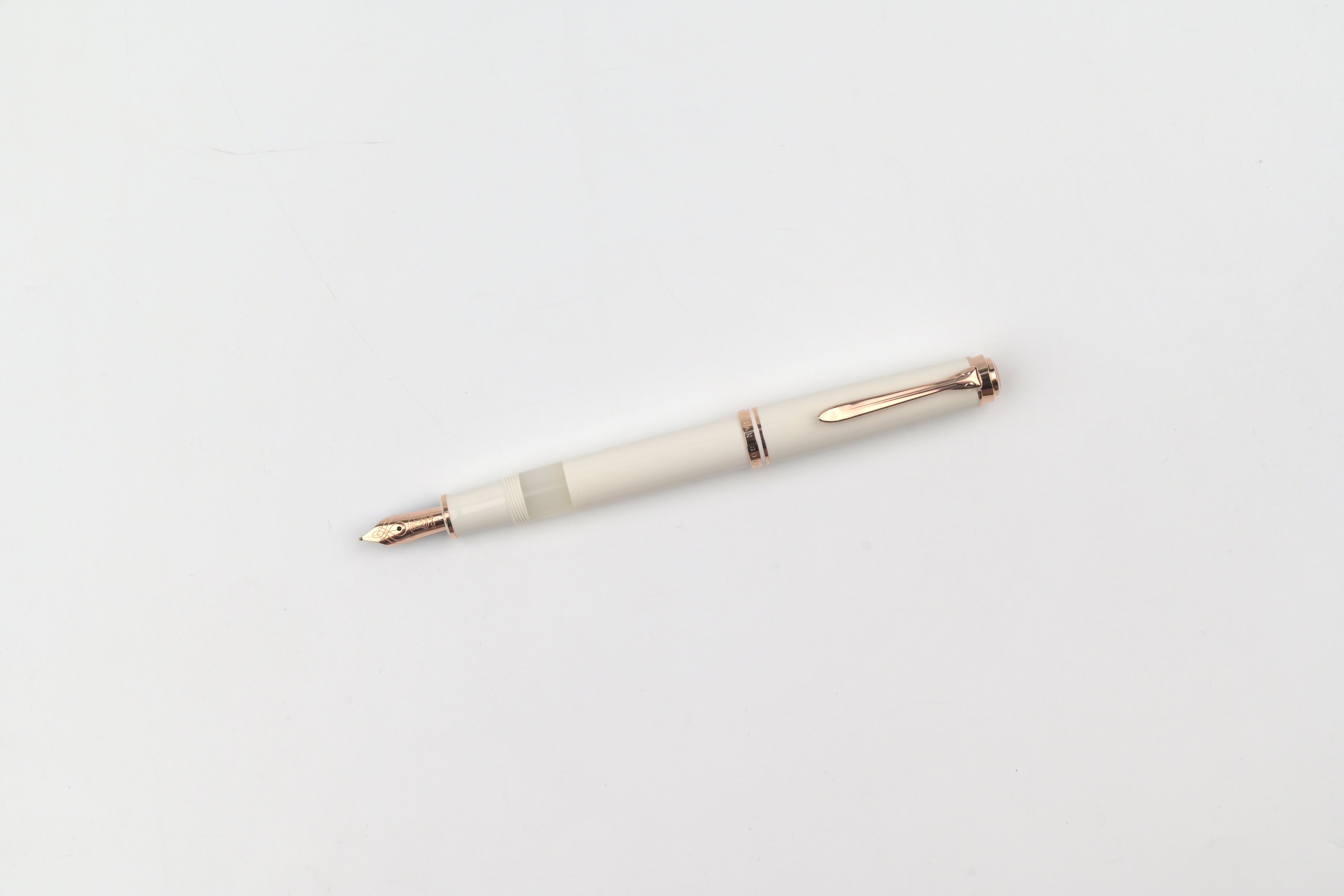 Pelikan M600 Fountain Pen - Souverän - White & Rose Gold