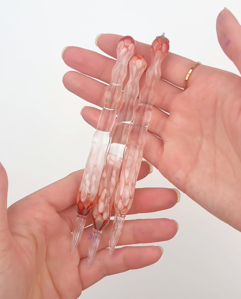 ISA-na Glass Pen - Strawberry