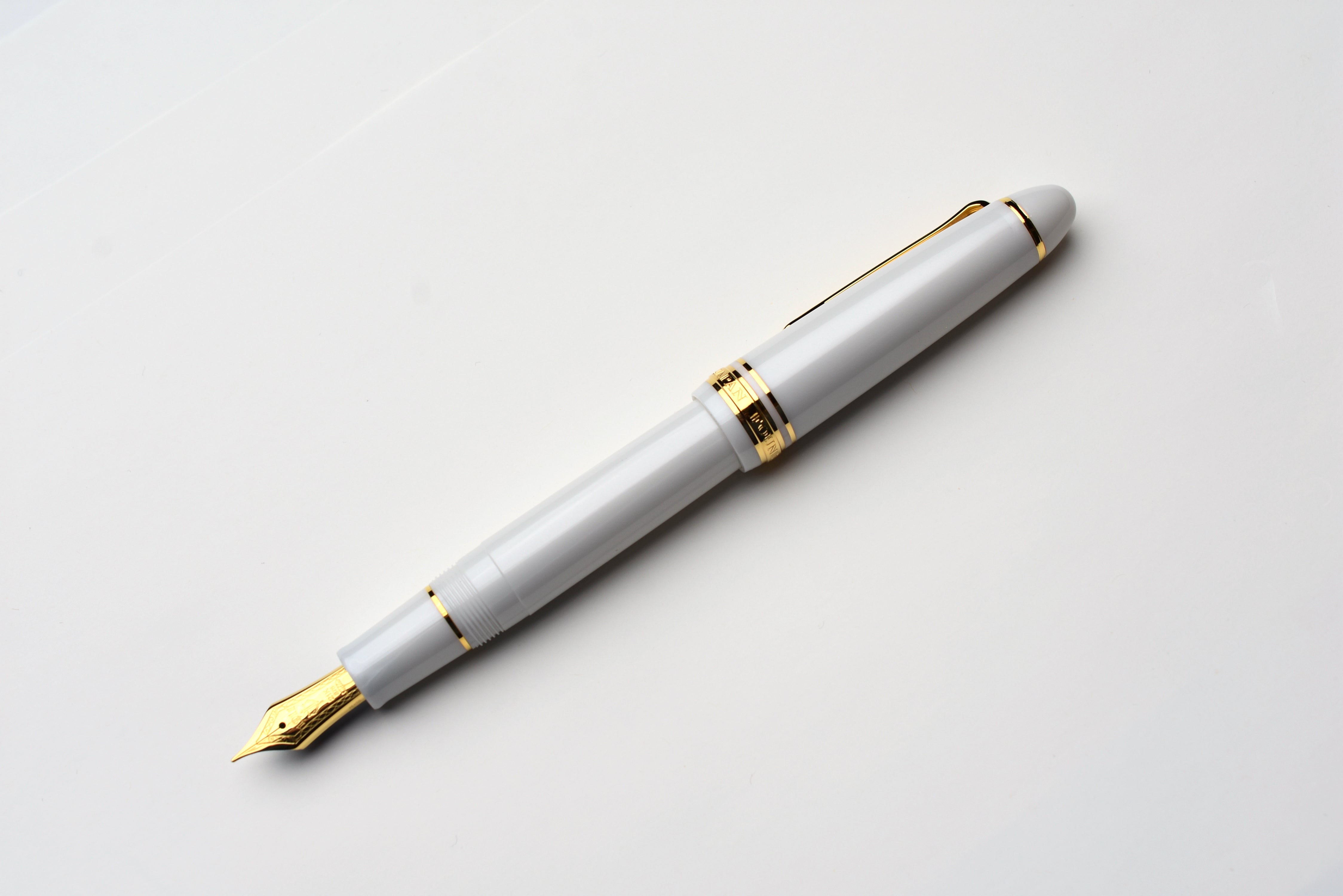 Sailor 1911 Large - White/Gold Trim