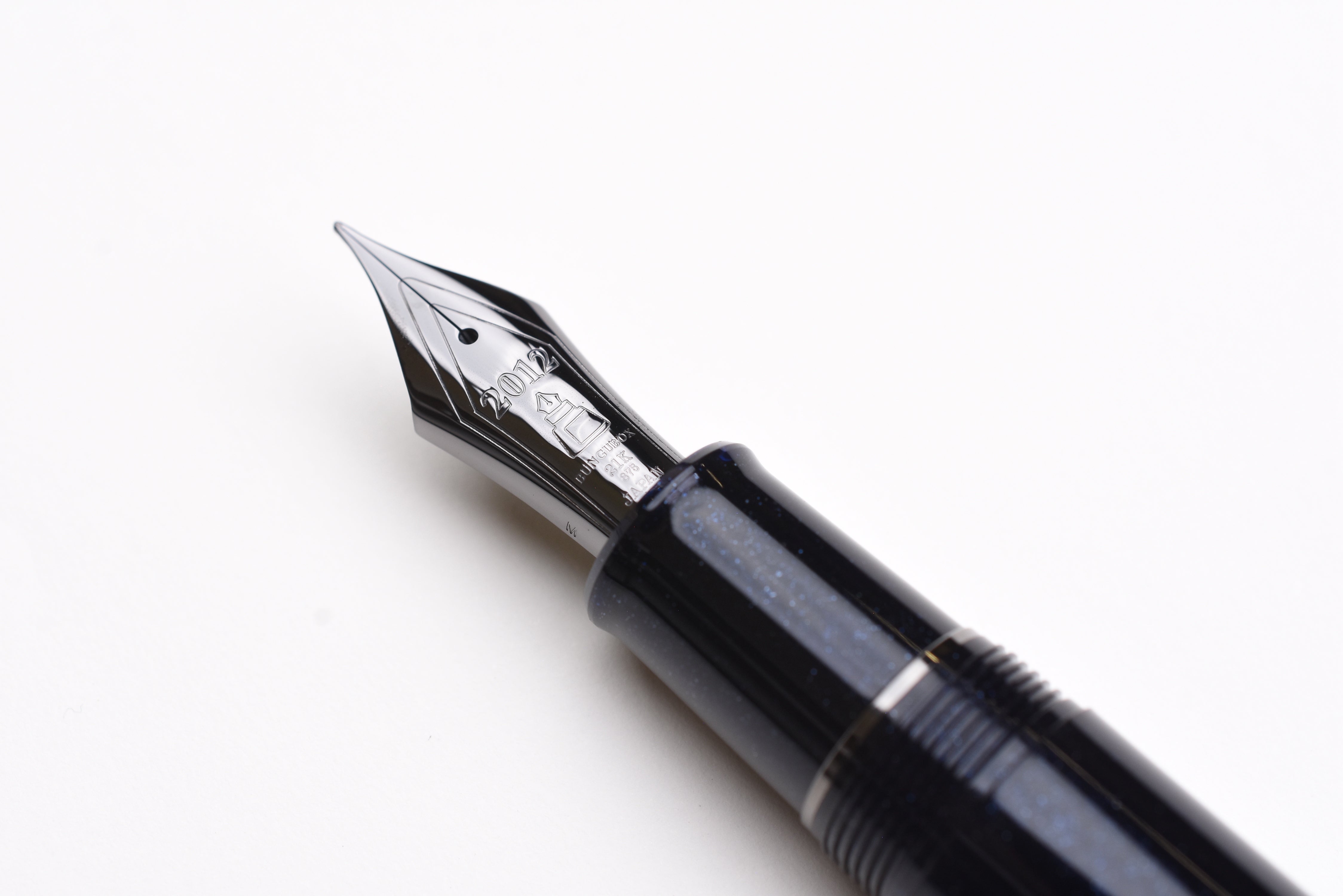 BUNGUBOX Original Oversized Fountain Pen - Silent Night